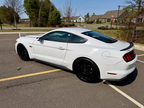 Used 2016 Ford Mustang GT Premium w/ Black Accent Package RWD image 10