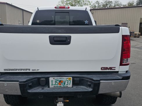 Used 2007 GMC Sierra 2500 SLT w/ Z71 Off-Road Package image 9