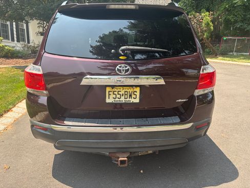Used 2012 Toyota Highlander Limited w/ Tow Pkg AWD/4WD image 5