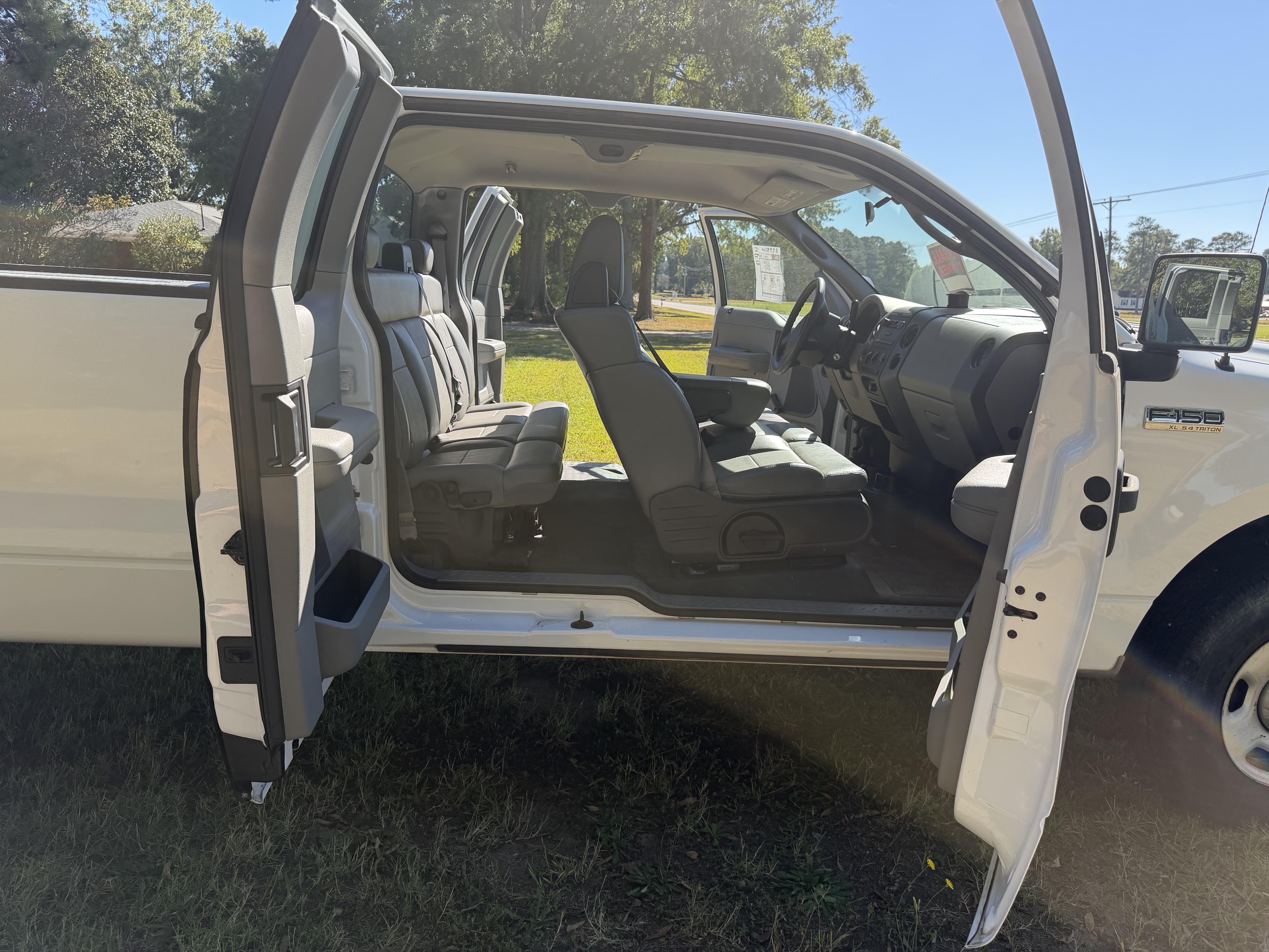 Used 2005 Ford F150 XL AWD/4WD image 4