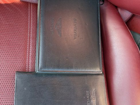 Used 2019 Bentley Bentayga image 17