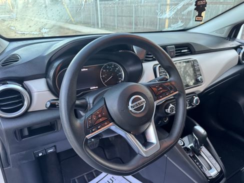 Used 2021 Nissan Versa SV image 11