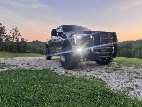 Used 2018 Ford F150 XLT image 9