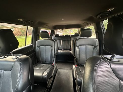 Used 2022 Jeep Wagoneer Series II w/ Flexible Seating Group AWD/4WD image 4