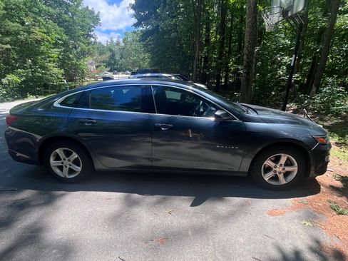 Used 2019 Chevrolet Malibu LS FWD image 1