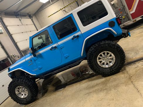 Used 2017 Jeep Wrangler Unlimited Sahara w/ Quick Order Package 23E Chief AWD/4WD image 2