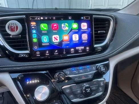 Used 2022 Chrysler Pacifica Limited image 4