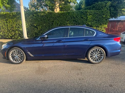 Used 2019 BMW 530e w/ Luxury Package RWD image 17