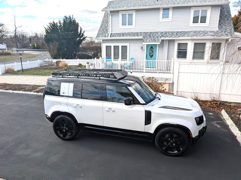 Used 2023 Land Rover Defender 110 image 1