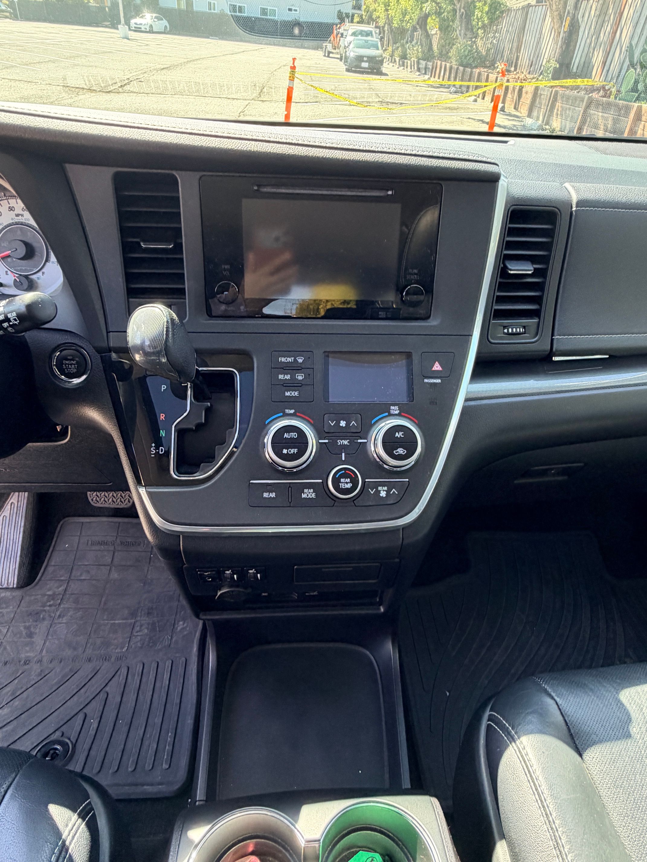 Used 2015 Toyota Sienna SE Premium FWD image 18