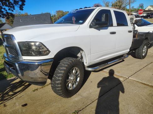 Used 2018 RAM 2500 Tradesman w/ Chrome Appearance Group image 4