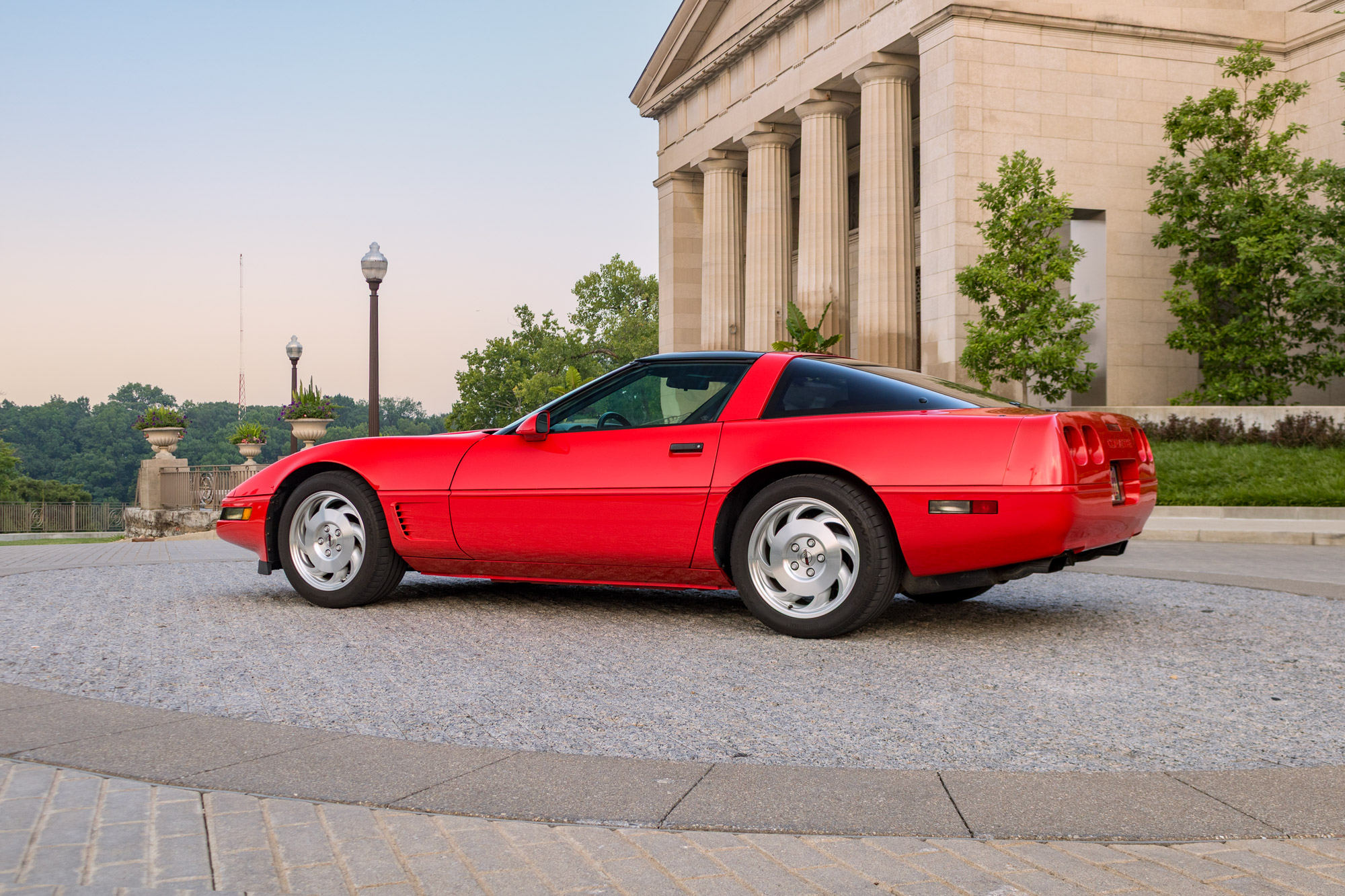 Used 1995 Chevrolet Corvette Coupe RWD image 9