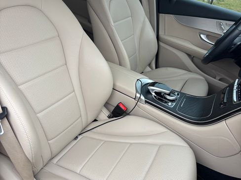 Used 2019 Mercedes-Benz GLC 300 image 10