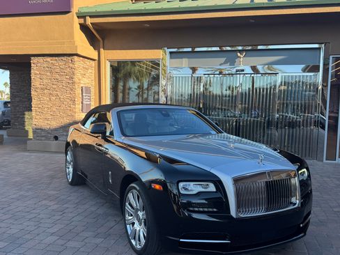 Used 2017 Rolls-Royce Dawn image 1