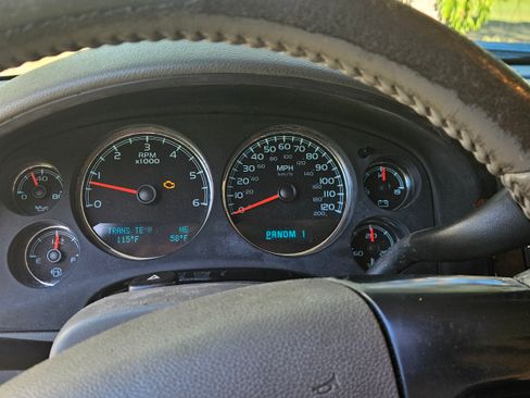 Used 2010 Chevrolet Suburban 2500 LT image 8