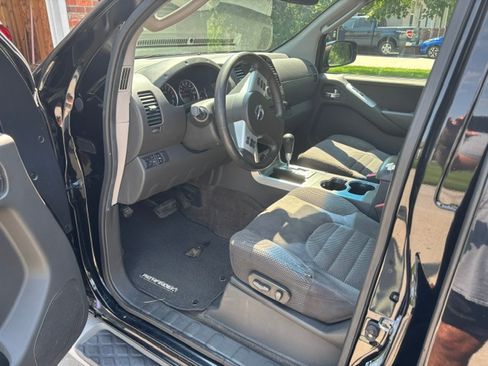 Used 2012 Nissan Pathfinder SV AWD/4WD image 2