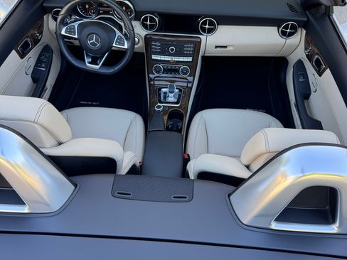 Used 2020 Mercedes-Benz SLC 300 image 6