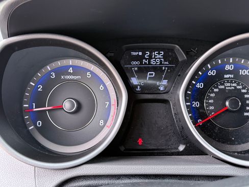 Used 2013 Hyundai Elantra Limited w/ Technology Pkg image 10