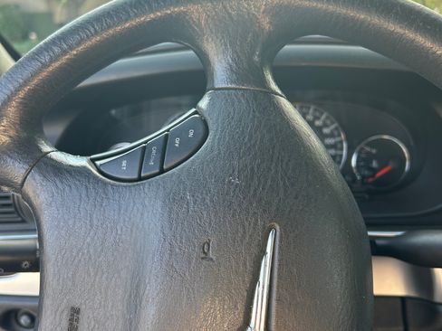 Used 2005 Chrysler Sebring Touring image 21