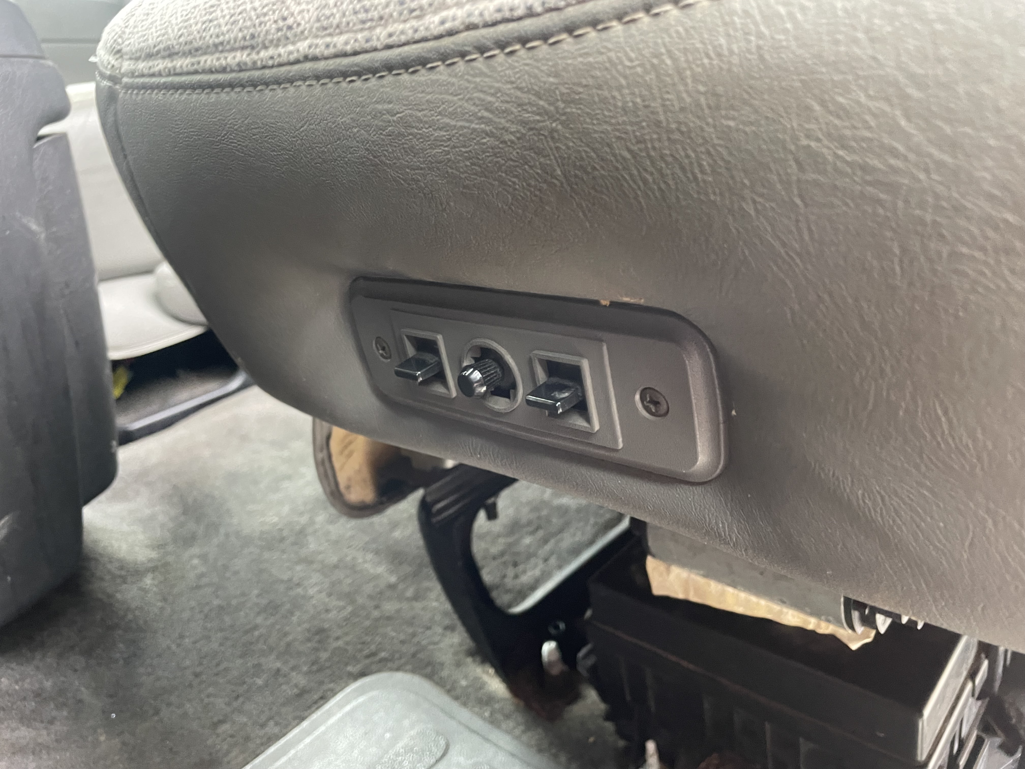 Used 2014 Chevrolet Express 1500 LT w/ LT Preferred Equipment Group RWD image 17