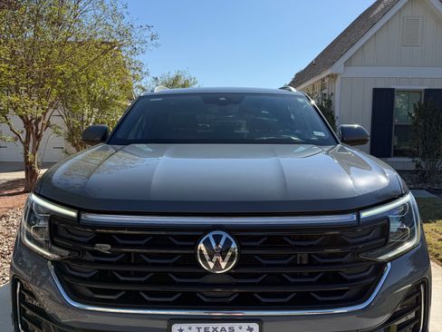 Used 2024 Volkswagen Atlas Cross Sport SEL R-Line image 2