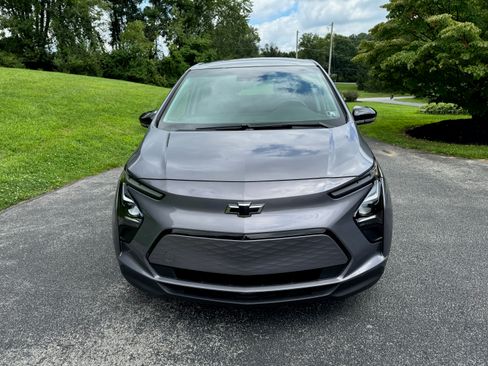 Used 2023 Chevrolet Bolt LT w/ Infotainment Package FWD image 5