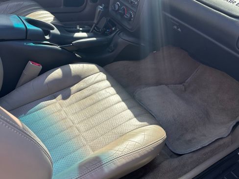 Used 2001 Chevrolet Camaro LT w/ Sport Appearance Pkg image 4