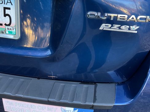 Used 2011 Subaru Outback 2.5i Limited w/ PWR Moonroof Pkg image 5