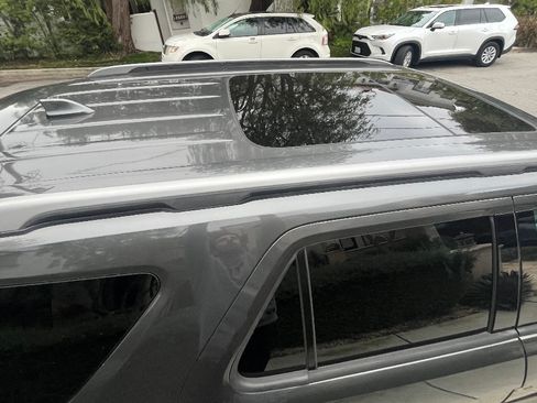 Used 2017 Ford Explorer XLT w/ Equipment Group 202A image 4