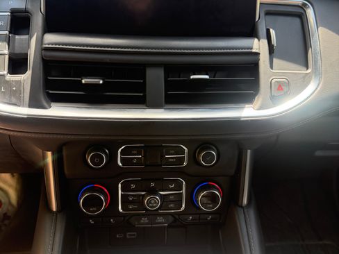 Used 2021 Chevrolet Suburban LT AWD/4WD image 4