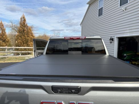 Used 2023 GMC Sierra 1500 AT4X image 9