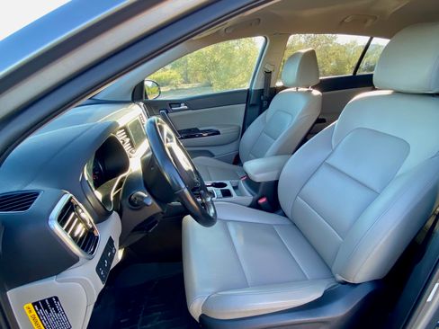 Used 2020 Kia Sportage EX image 6