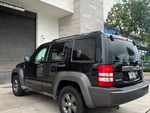 Used 2011 Jeep Liberty Renegade w/ Navigation Convenience Group image 8