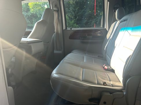 Used 2006 Ford F350 Lariat AWD/4WD image 9