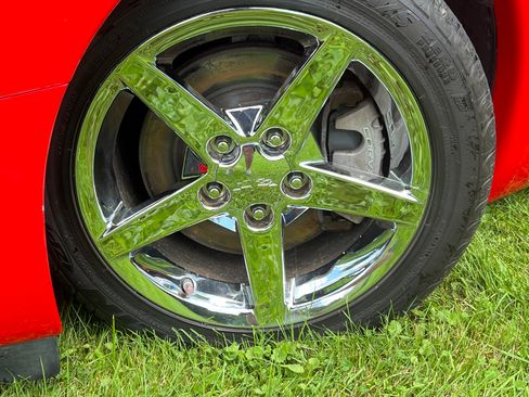 Used 1997 Chevrolet Corvette Coupe w/ Memory Pkg image 2