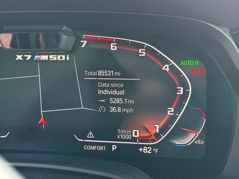 Used 2020 BMW X7 M50i w/ Dynamic Handling Package AWD/4WD image 13