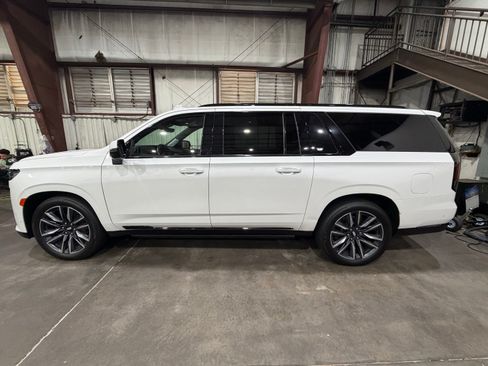 Used 2022 Cadillac Escalade ESV Sport w/ Touring Package image 2