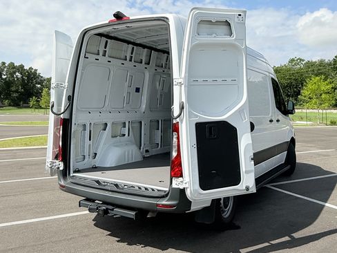 Used 2023 Mercedes-Benz Sprinter 1500 image 12