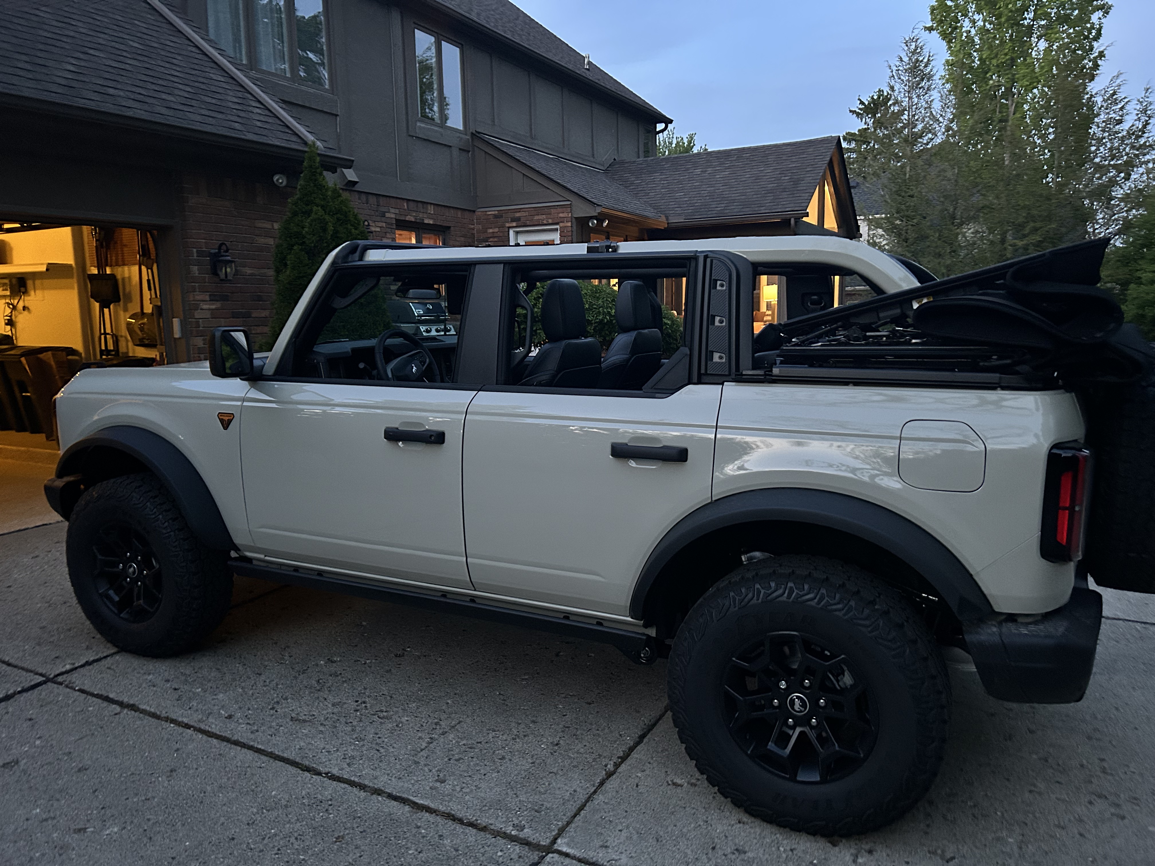 Used 2026 Ford Bronco Badlands AWD/4WD image 1
