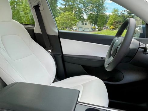 Used 2022 Tesla Model Y Performance AWD/4WD image 24