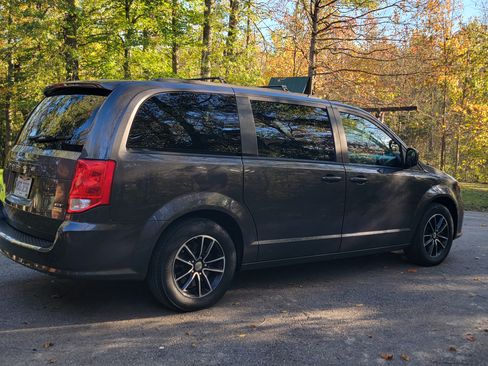 Used 2019 Dodge Grand Caravan GT image 4