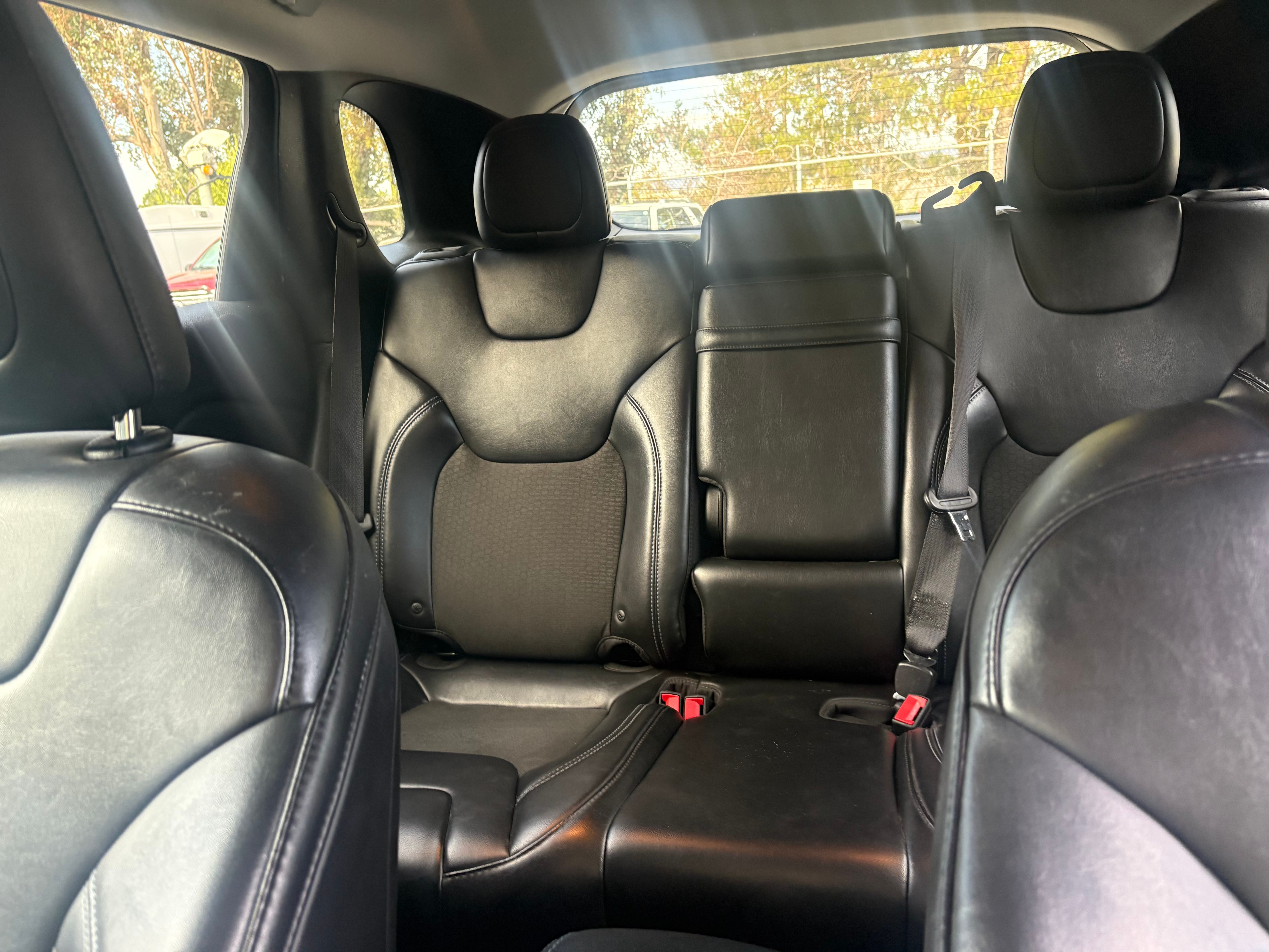 Used 2019 Jeep Cherokee Latitude Plus FWD image 6
