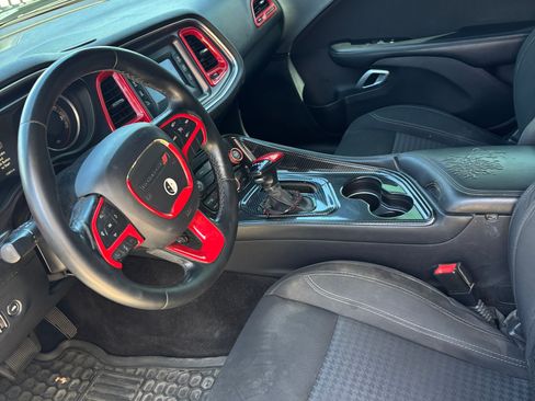 Used 2016 Dodge Challenger SXT image 4