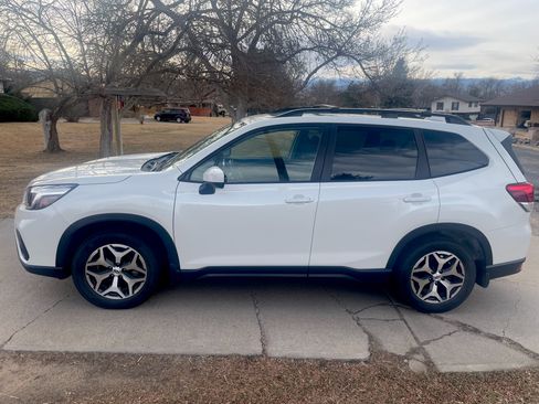 Used 2020 Subaru Forester Premium image 8