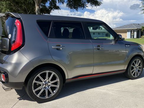 Used 2019 Kia Soul ! w/ Technology Package FWD image 4