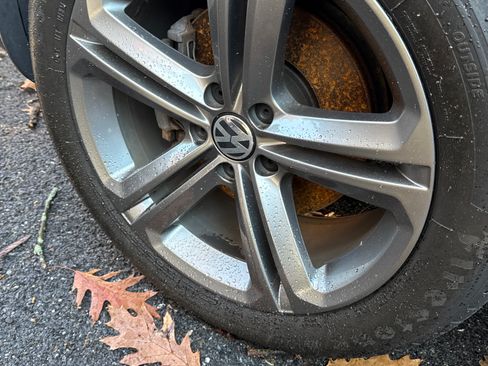 Used 2017 Volkswagen Tiguan Sport image 13