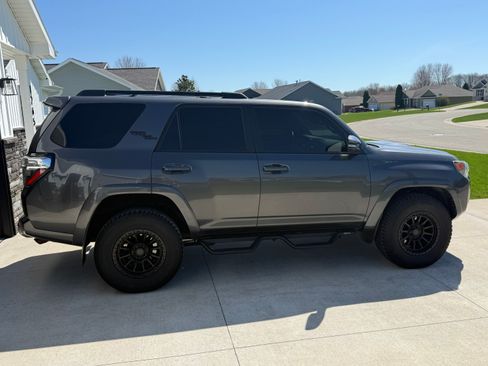 Used 2019 Toyota 4Runner TRD Off-Road Premium image 2