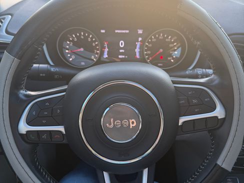 Used 2019 Jeep Compass Latitude w/ Popular Equipment Group FWD image 12