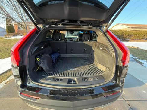 Used 2020 Cadillac XT4 Premium Luxury w/ Cold Weather Package AWD/4WD image 5