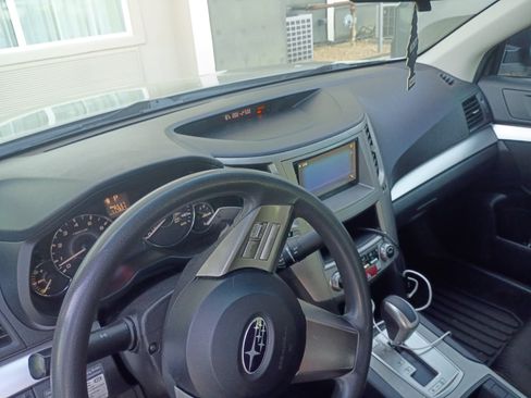 Used 2011 Subaru Legacy 2.5i image 2